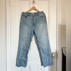 Everlane Curvy Cheeky Jean in Light Wash